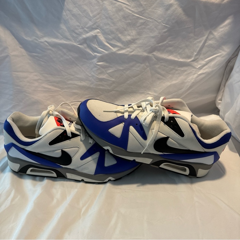 Nike Men's Blue and White Athletic Shoes
